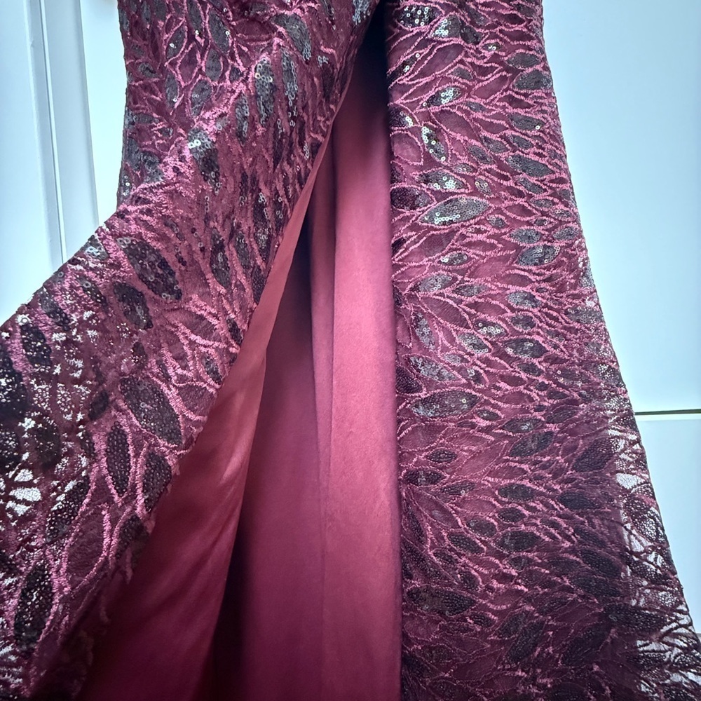 NWT | Mac Duggal 12412 Garnet Red Long Sleeve Sequined V-Neck Gown Size 12 - Picture 8 of 15